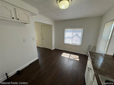 8709 Toepfer Rd, Warren, MI 48089 - photo 7