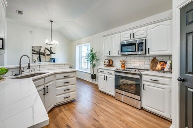 8908 Marti Ln, North Richland Hills, TX 76182 - photo 2