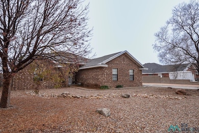 1362 Oakwood Cir, Portales, NM 88130 - photo 2