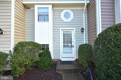 1613 Fieldthorn Dr, Reston, VA 20194 - photo 3