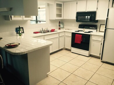 HARTFORD - KITCHEN