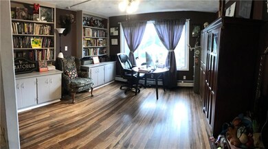 Bonus room, sun-filled, bay window. Lots of option