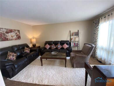 3725 Farmbrook Dr, Sylvania, OH 43560 - photo 2