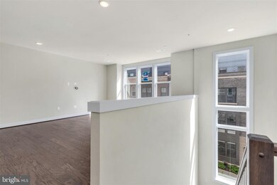 13367 Launders St, Herndon, VA 20171 - photo 4