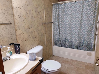 868 Shady Ln, Traverse City, MI 49686 - photo 4