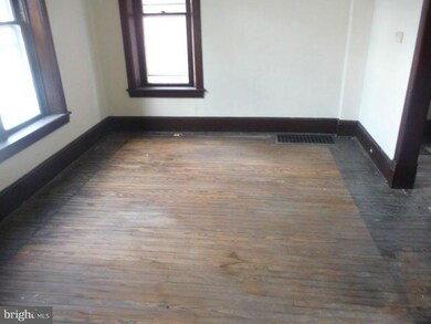 212 N Locust St, Hagerstown, MD 21740 - photo 3