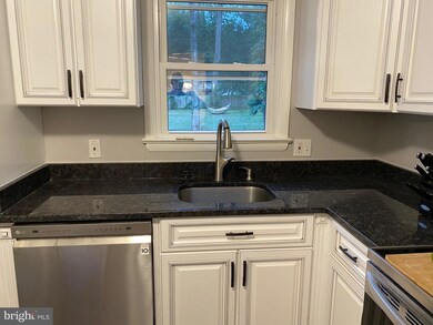 317 Hillsmere Dr, Annapolis, MD 21403 - photo 3