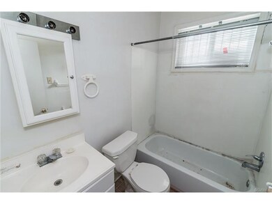 Downstairs Unit- Full Bath
