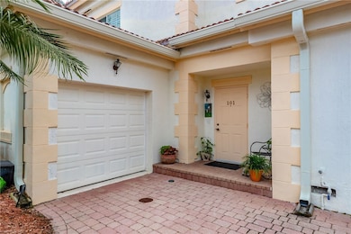 532 7th Square unit 101, Vero Beach, FL 32962 - photo 2