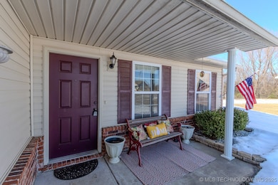 1108 SE 22nd St, Pryor, OK 74361 - photo 3