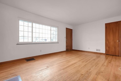 2877 Astor Ave, Columbus, OH 43209 - photo 5