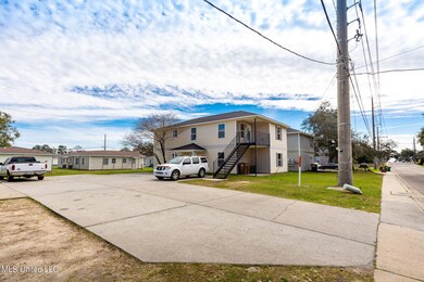 1 Exterior 242 (3 of 8)