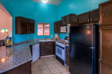 16 Kitchen photo d