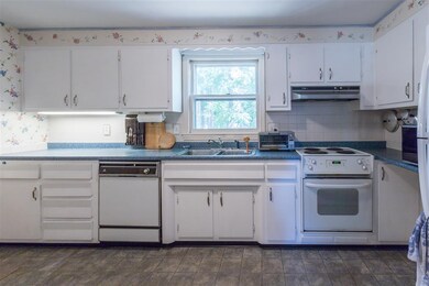21 Vespa Ln, Nashua, NH 03064 - photo 6