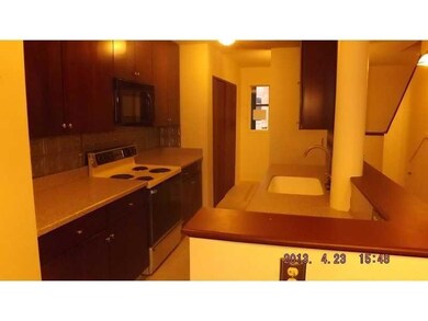 Island Terrace unit 310, Saco, ME 04072 - photo 3