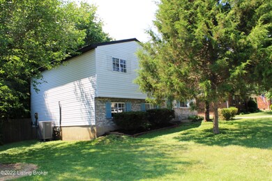 8212 Sandidge Dr, Louisville, KY 40228 - photo 2