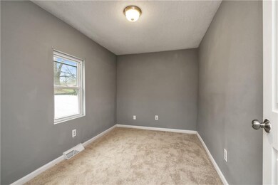4615 SW 2nd St, Des Moines, IA 50315 - photo 7
