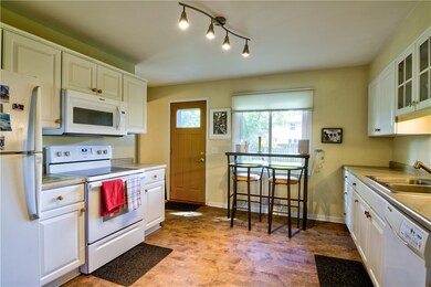 327 W Fillmore Ave, Eau Claire, WI 54701 - photo 7