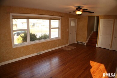 1205 Meadow Lane Dr, Bettendorf, IA 52722 - photo 2