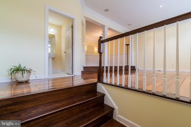 8023 Kidwell Hill Ct, Vienna, VA 22182 - photo 3