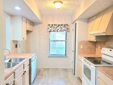 10507 Kirklane Dr, Houston, TX 77089 - photo 3