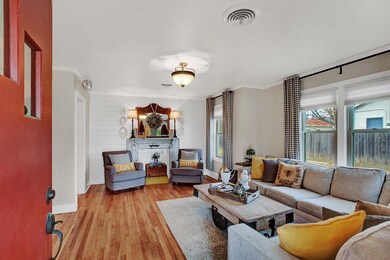 105 W Hackberry St, Fredericksburg, TX 78624 - photo 6