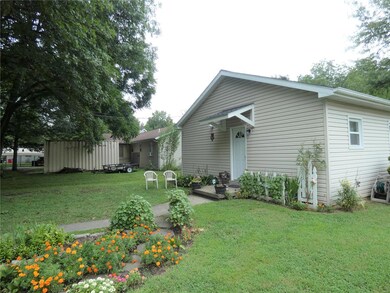 207 E Apple St, Freeburg, IL 62243 - photo 2