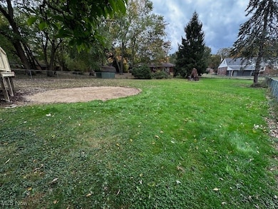 6606 Crossview Rd, Seven Hills, OH 44131 - photo 2