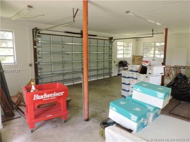 DETACHED WORKSHOP W FULL BATH