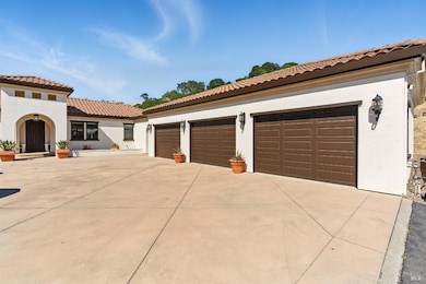Huge 3 car garage!