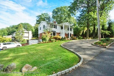 15 Butterworth Ave Driveway Left
