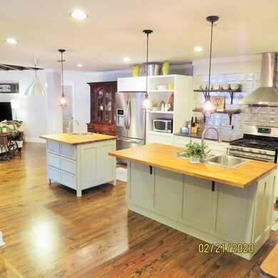 Large Kitchen/Family Room Combo