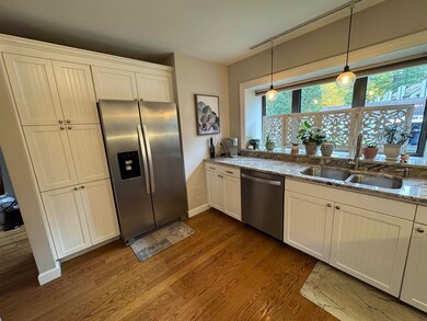 23 Pondview Dr, MerriMacK, NH 03054 - photo 5