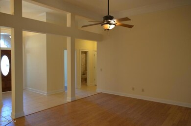 522SouthlandTrlLivingRm