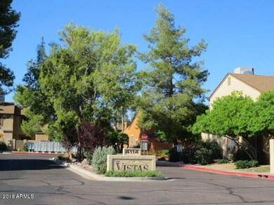 ENTRACE TO THE VISTAS