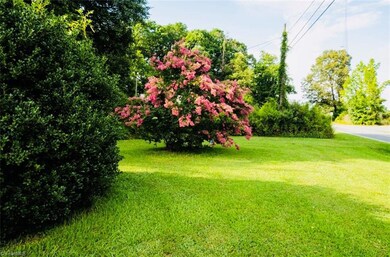 1054 Southmont Dr, Asheboro, NC 27205 - photo 6