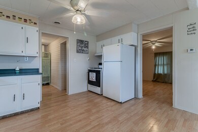 921 E Short St, Tuscola, IL 61953 - photo 4