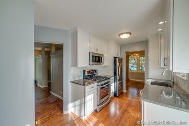 322 Hemlock Ln, Naperville, IL 60540 - photo 5