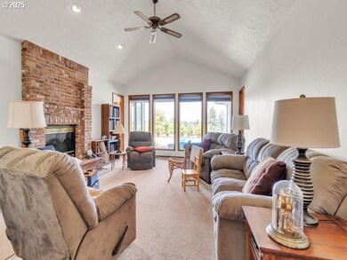 6593 Rippling Brook Dr SE, Salem, OR 97317 - photo 5