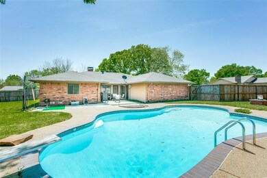 2001 Woodlawn St, Gainesville, TX 76240 - photo 2