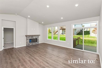 8124 Buckley St, Johnston, IA 50131 - photo 5