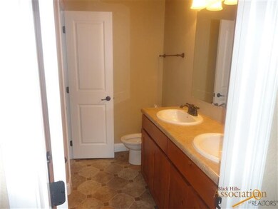 Double vanity with higher vanities in Master