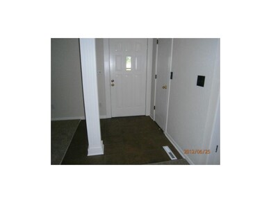 Front Entryway, all clean & fresh!