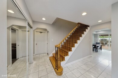 10180 Kathy Ct, Des Plaines, IL 60016 - photo 2