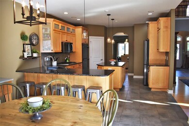 1204 Eagle Ridge Rd, Cedar Falls, IA 50613 - photo 4