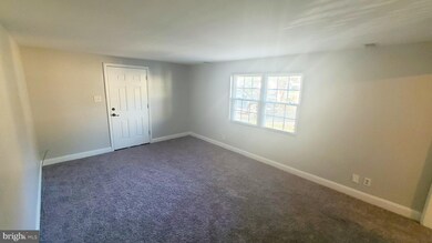 318 Martin Dr, New Castle, DE 19720 - photo 2