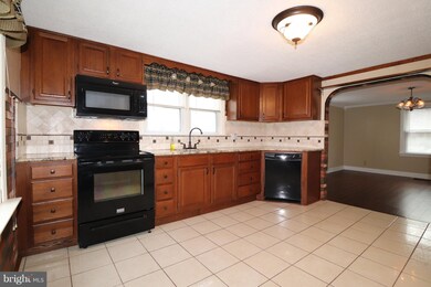 605 Hickory Ave, Telford, PA 18969 - photo 7