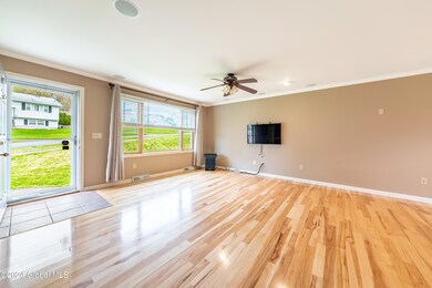 7 Hendrick Ave, Albany, NY 12204 - photo 3