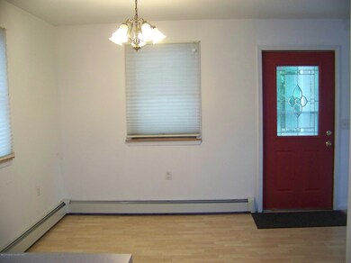 209 Pancoast St, Throop, PA 18512 - photo 4