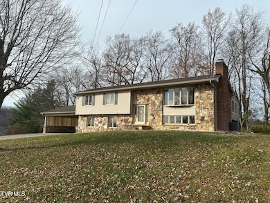 124 Arlington Cir, Kingsport, TN 37663 - photo 2